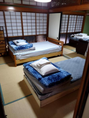 Private Room 1 Japanese Vintage House 4 Beds, Smoke Free, Free Parking Good to Travel for Tashiro Cats Island